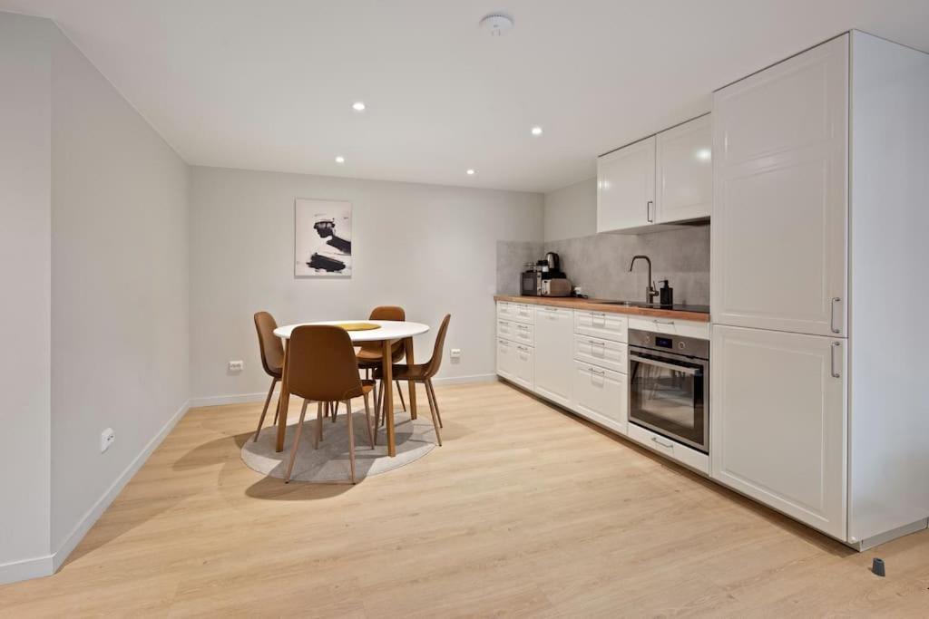 Practical Basement Apt With All Home Comforts Close To City Centre Stavanger Zewnętrze zdjęcie